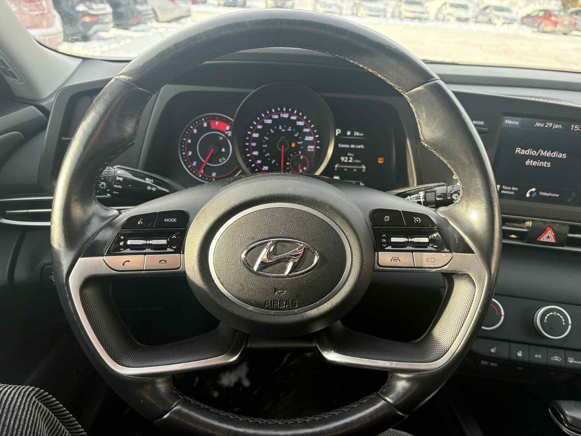 Hyundai Elantra 2023 - Thumbnail 4