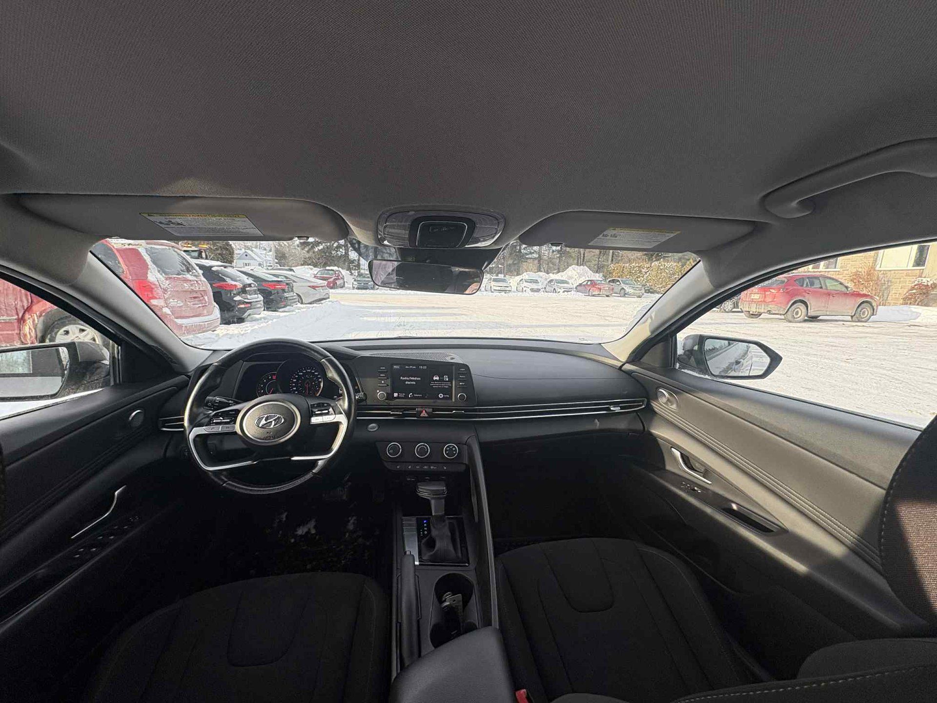 Hyundai Elantra 2023 - Thumbnail 5
