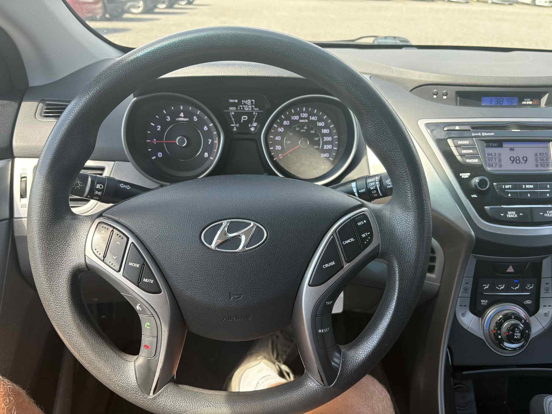 Hyundai Elantra 2013 - Thumbnail 2