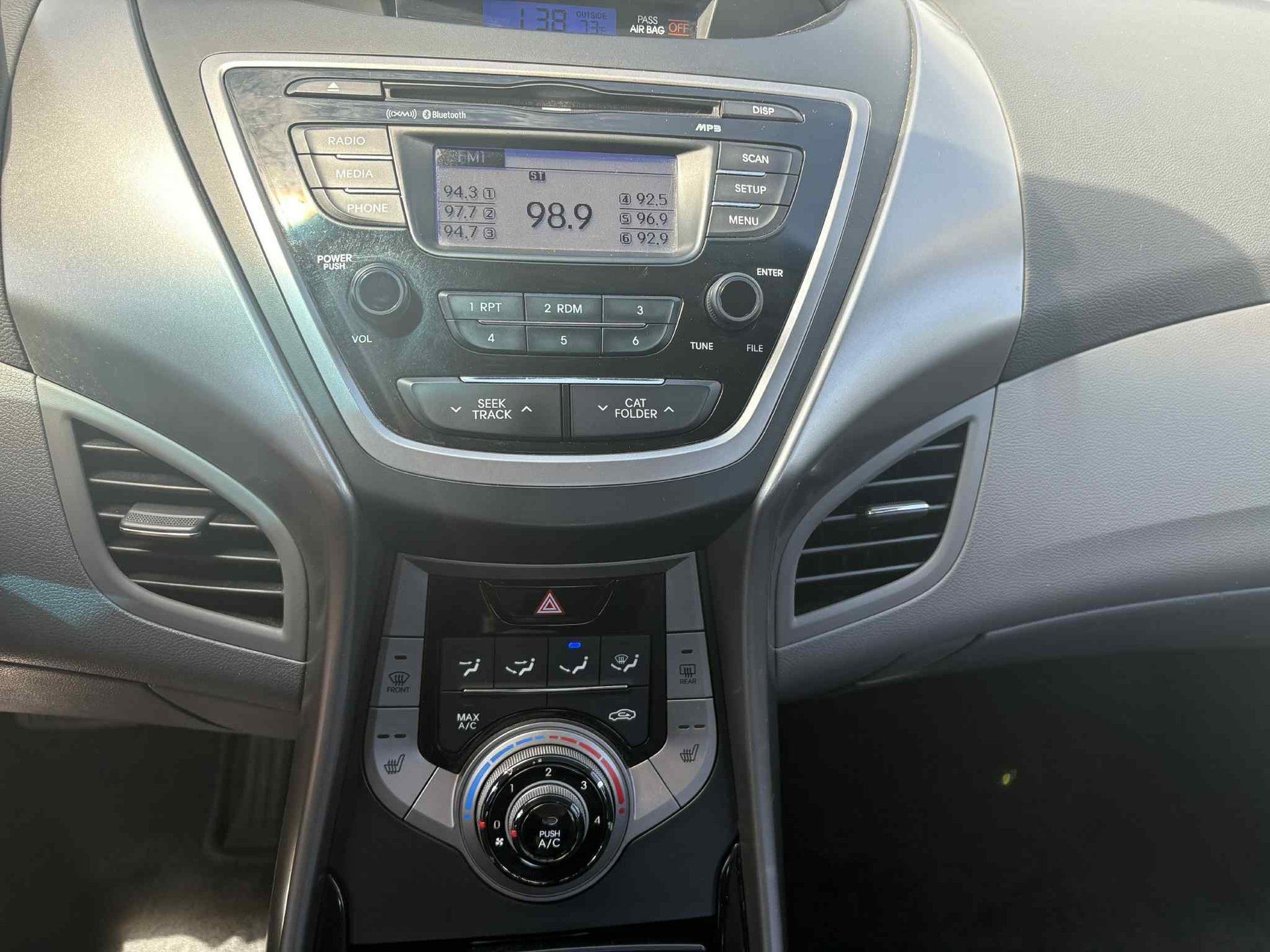 Hyundai Elantra 2013 - Thumbnail 3