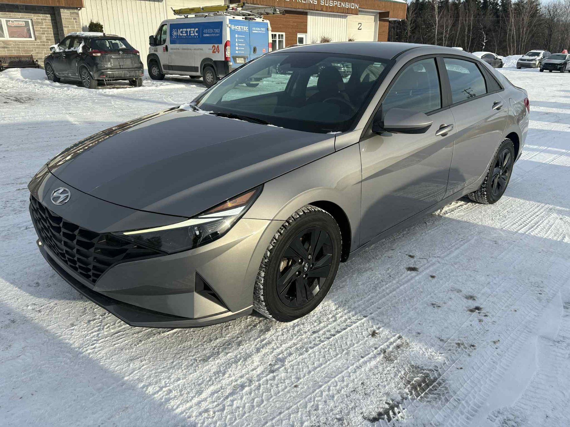 Hyundai Elantra 2023 - Image 2