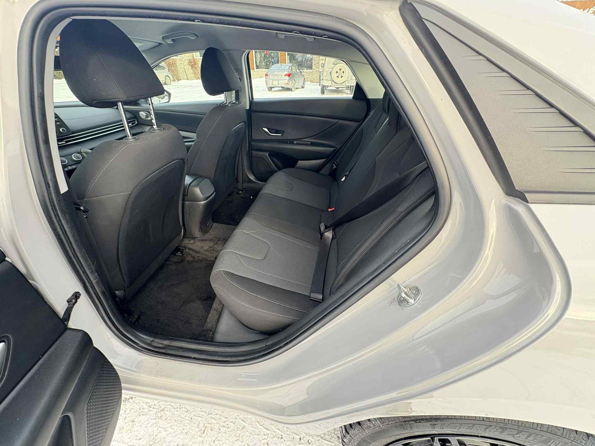 Hyundai Elantra 2022 - Image 5