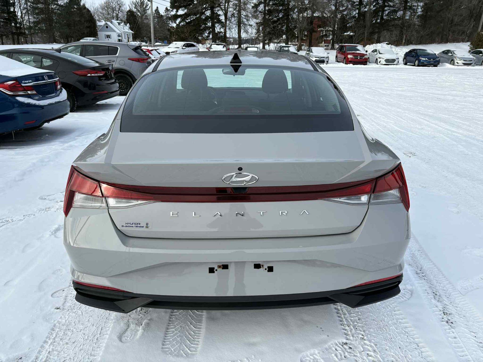 Hyundai Elantra 2022 - Image 3