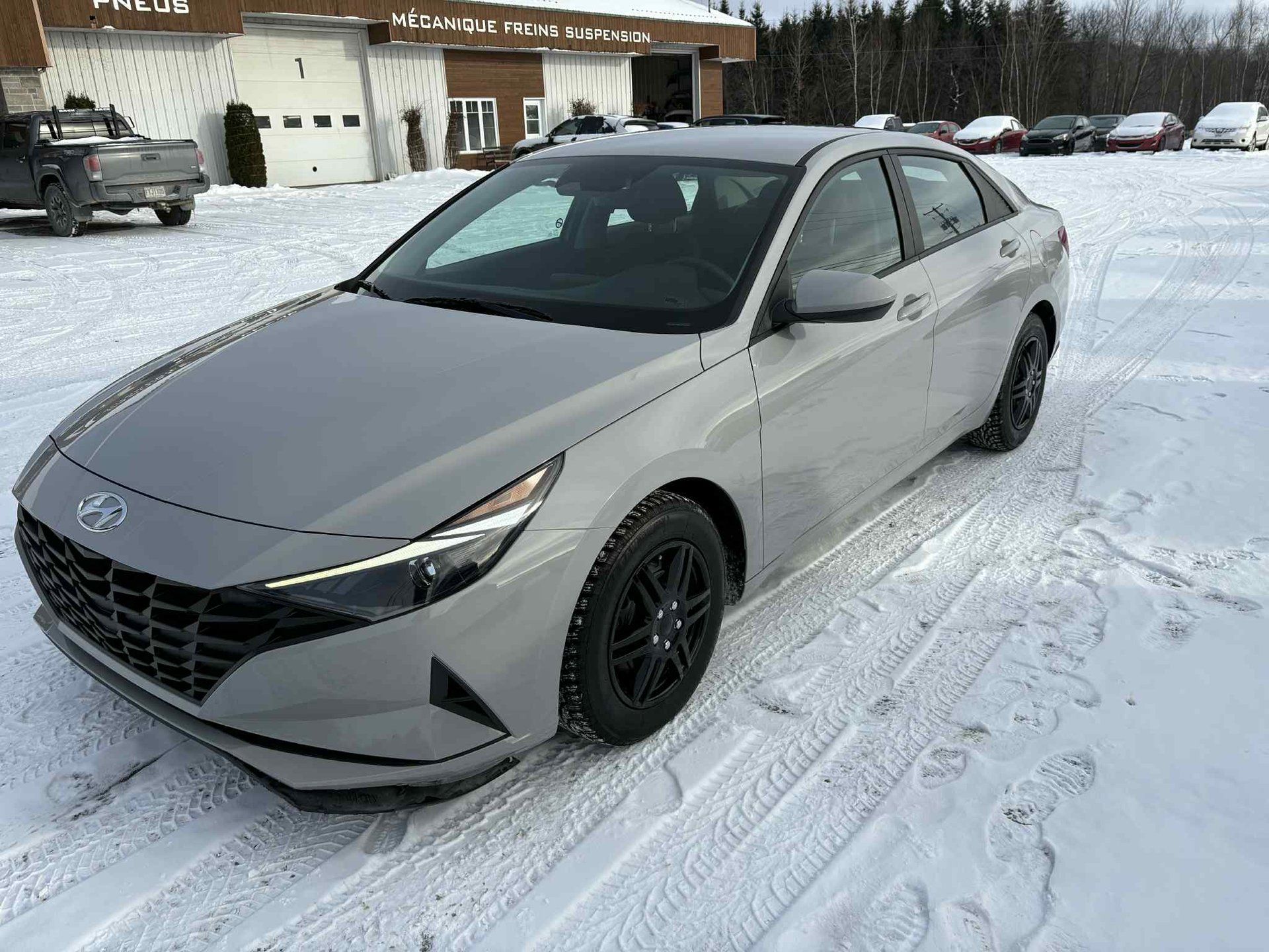 Hyundai Elantra 2022 - Image 2