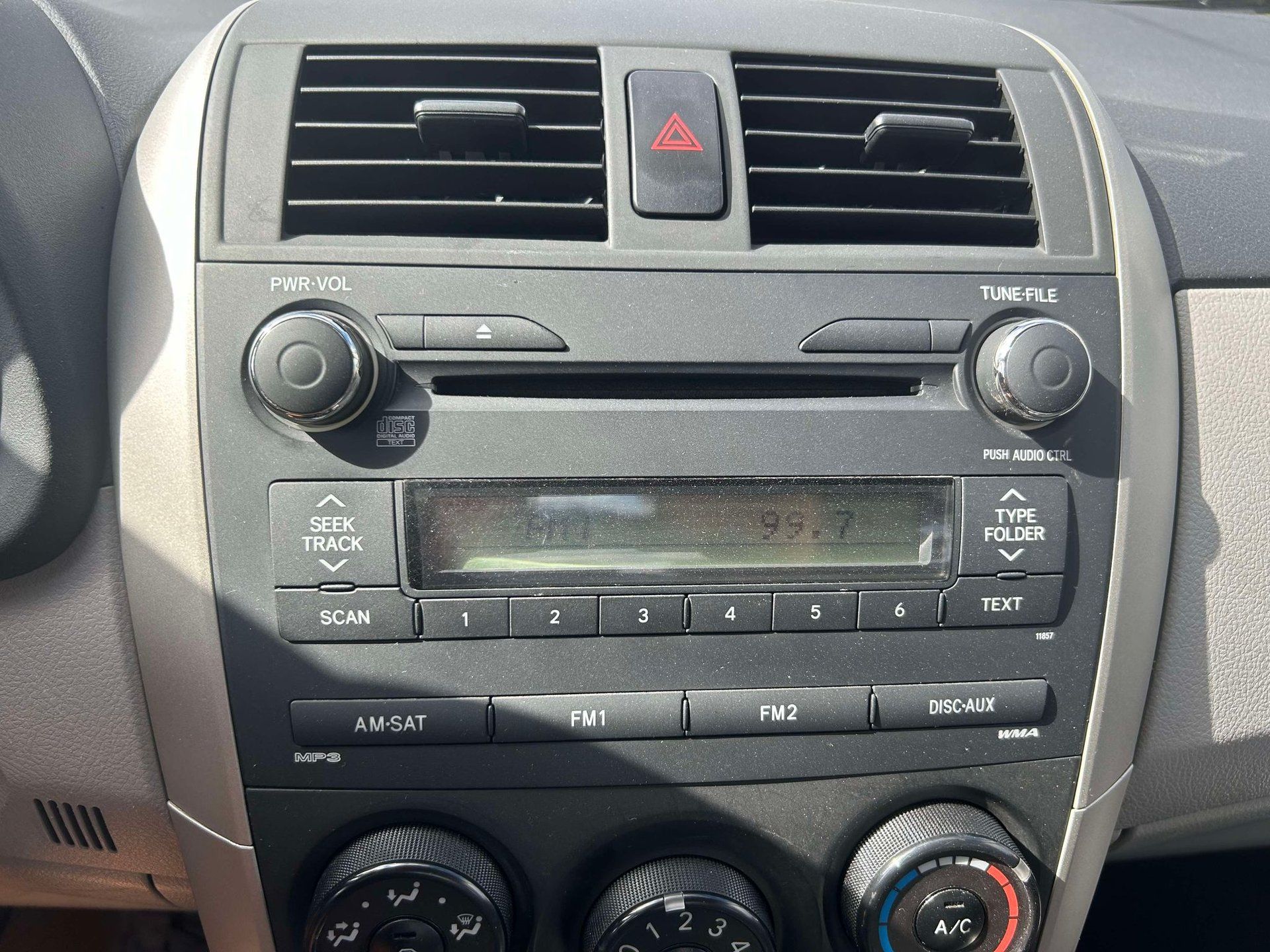 Toyota Corolla 2011 - Image 2